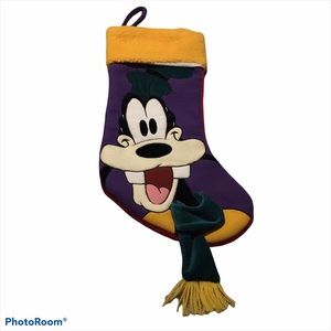 Disney Store Goofy Christmas Mantel 